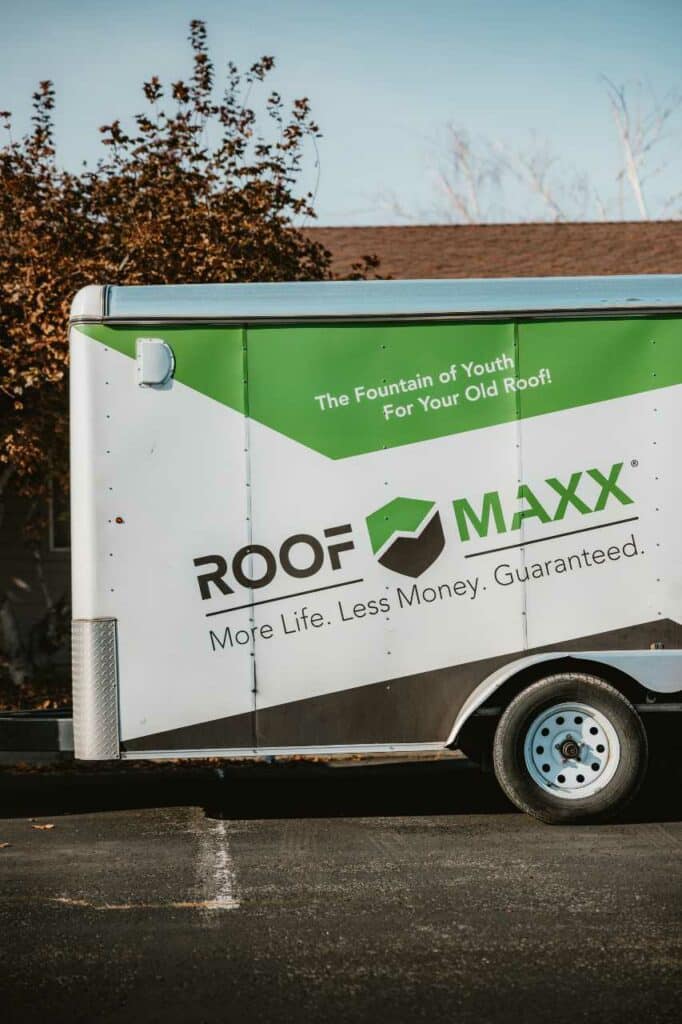 Roofmaxx of Tri-Cities service truck