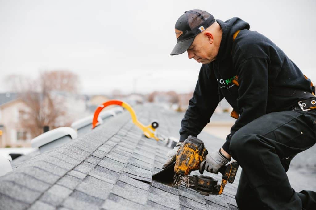 winter roof maintenance from Roof Maxx of Tri-Cities